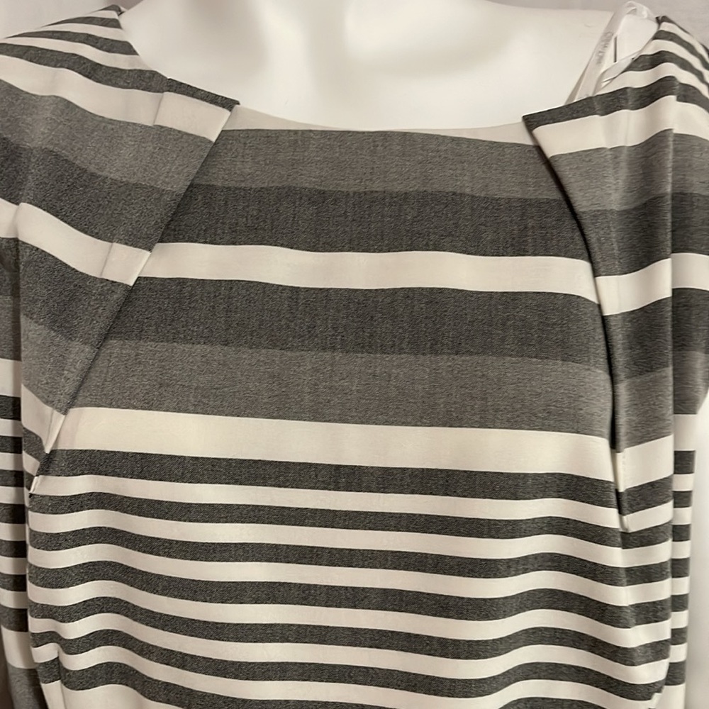 Calvin Klein beautiful dress worn one time /dry cleaned . - Picture 5 of 15